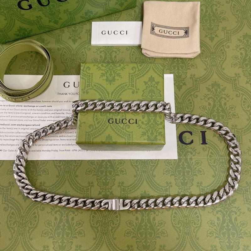 G*u*i necklaces